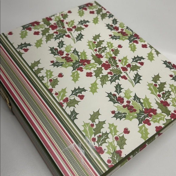 Anna Griffin Die and Stamp Storage 3 Ring Binder in Christmas Holly Scrapbooking - Picture 6 of 7